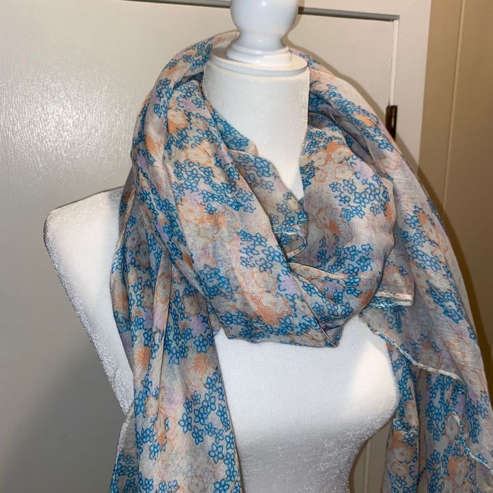 NWT Francesca’s Fashion Scarf - Picture 2 of 3